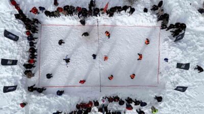 Gümüşhane merkeze bağlı Yenice Köyü, 33 yıldır süregelen geleneksel kar