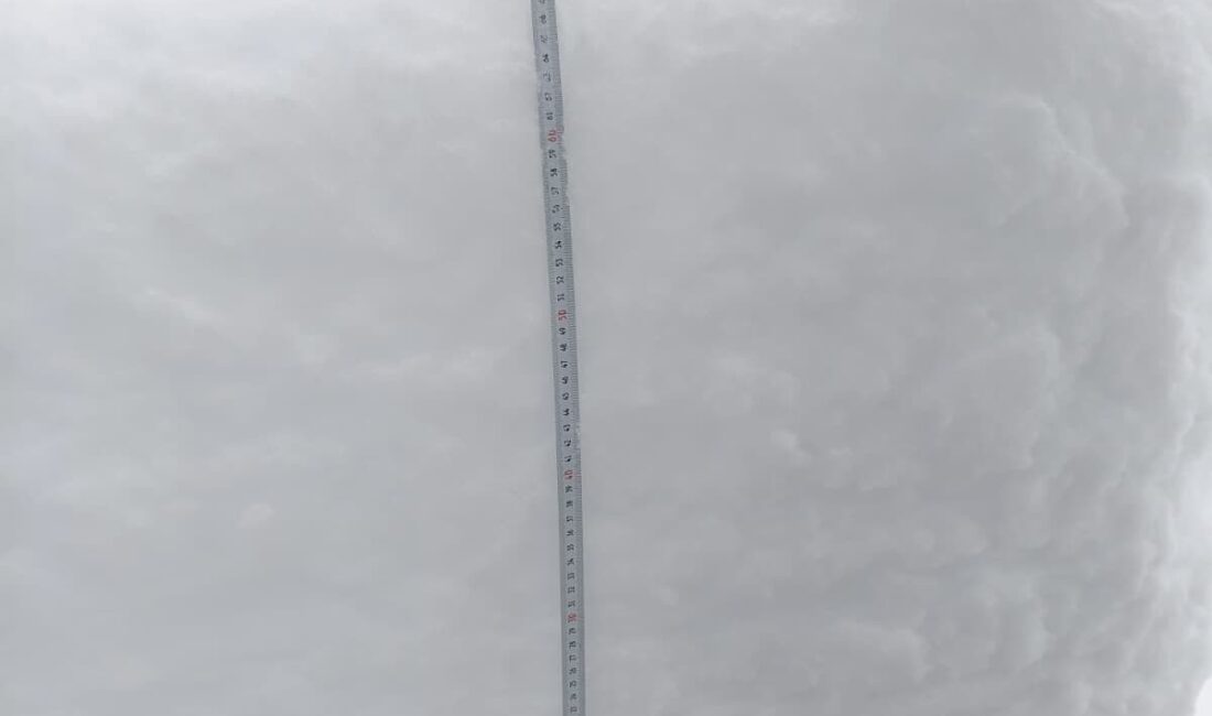 Gümüşhane’nin Kürtün ilçesine bağlı Özkürtün Beldesinde kalınlığı 1 metreyi bulan