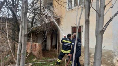 Günyüzü ilçesindeki yangında bir ev kullanılamaz hale geldi. İlçenin Yazır