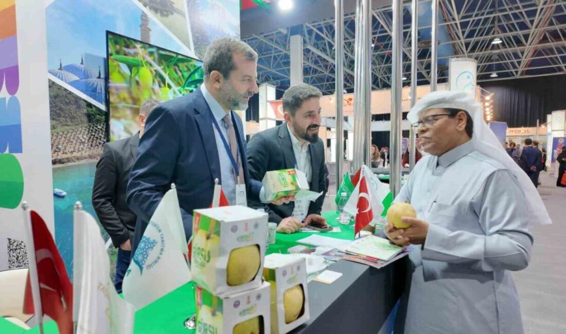 Gürsu Belediye Başkanı Mustafa Işık, Bursa standında, fuarın ilk gününde