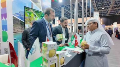 Gürsu Belediye Başkanı Mustafa Işık, Bursa standında, fuarın ilk gününde