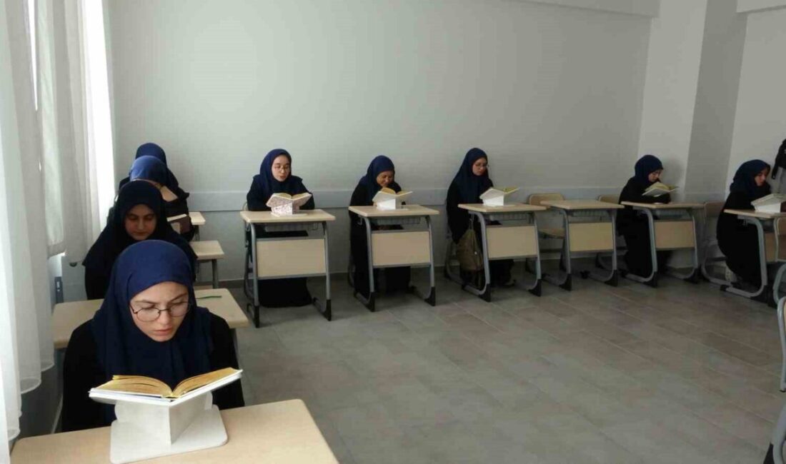 Isparta’da bir vakıf bünyesinde eğitim veren Kız Kur’an Kursu’nda hafızlık