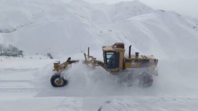 HAKKARİ (İHA) – Hakkari’de etkili olan kar yağışı nedeniyle 14
