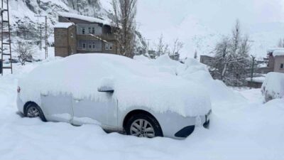 Hakkari İl Özel İdaresi ekiplerinin yoğun çalışmaları sonucu 62 köy