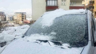 HAKKARİ (İHA) – Kar yağışının ardından dondurucu soğukların etkisini artırdığı