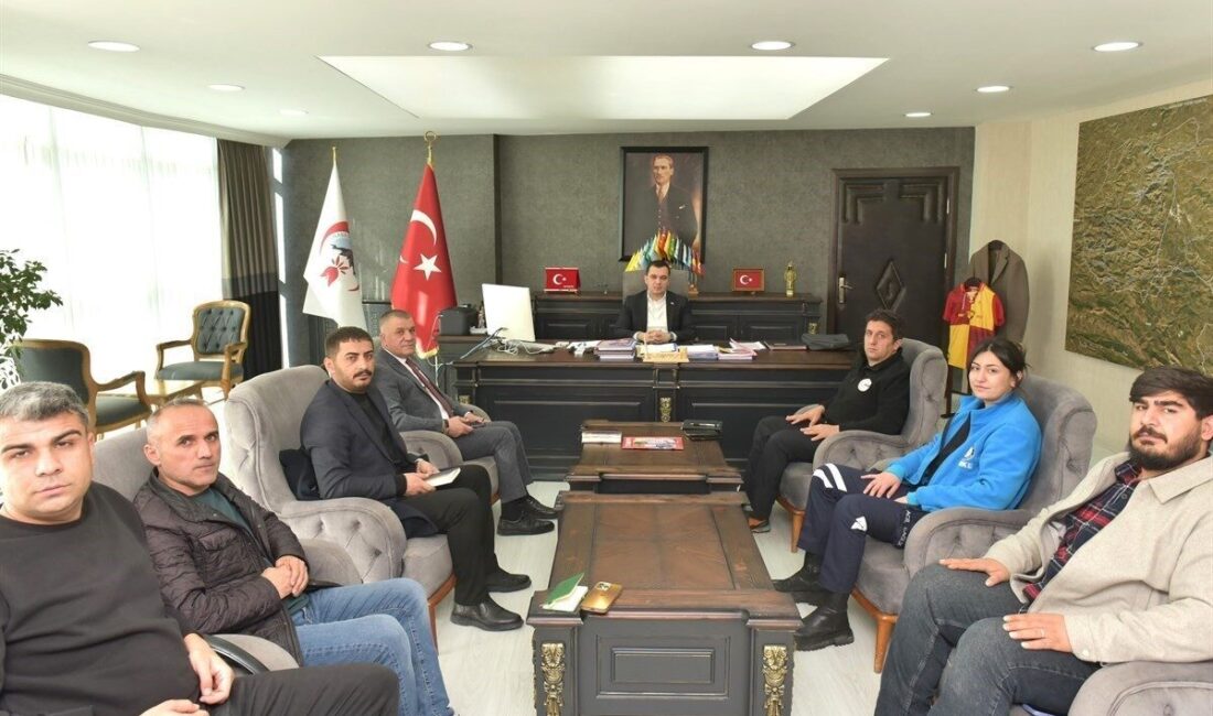 Hakkari’de yoğun kar yağışıyla mücadele kapsamında yürütülen çalışmaların değerlendirilmesi ve