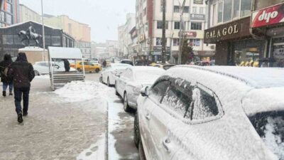 Hakkari’de okulların bir gün süreyle tatil edilmesinin ardından beklenen kar