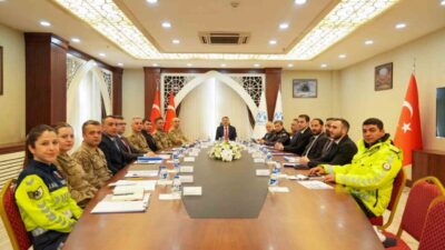 HAKKARİ (İHA) – Hakkari Valisi Ali Çelik başkanlığında asayiş toplantısı