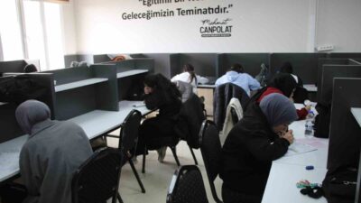 Haliliye Belediyesi, sınavlara hazırlanan gençlere yönelik eğitim desteklerini sürdürüyor. Gençlere
