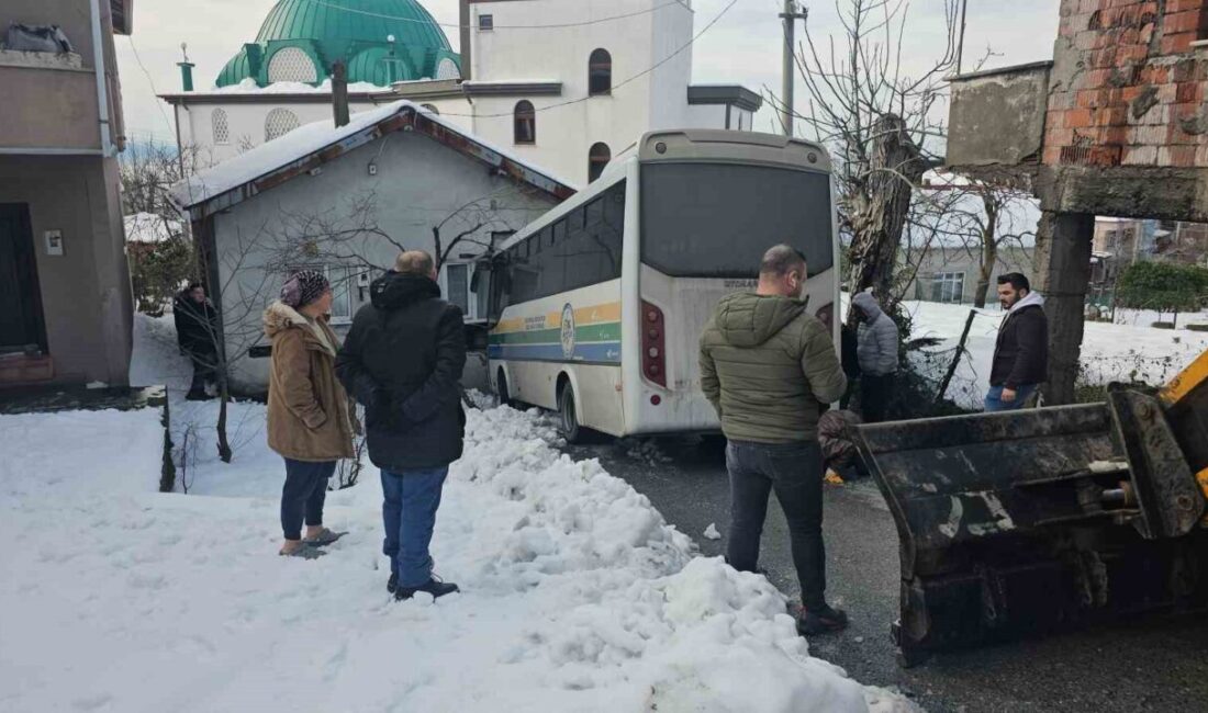 Zonguldak’ın Ereğli ilçesi Kestaneci Mahallesi’nde, rampa aşağı indiği sırada kontrolden