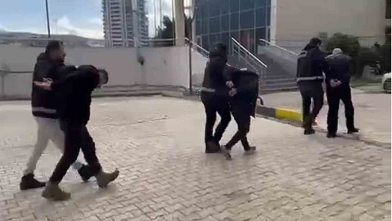 Hatay’ın İskenderun ilçesinde aranan şahısların yakalanmasına yönelik yapılan çalışmada işledikler