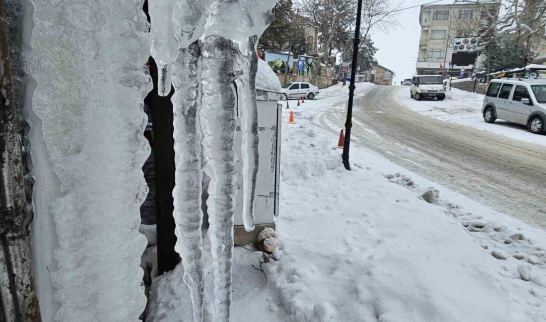 Elazığ’ın tarihi mahallesi Harput’ta gece saatlerinde hava sıcaklığının eksi derecelere