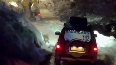 Adıyaman’da İl Özel İdare ekipleri, kar yağışından dolayı yolları kapanan