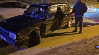 Bartın’da meydana gelen kazada iki otomobil çarpıştı. Kazada anne ve