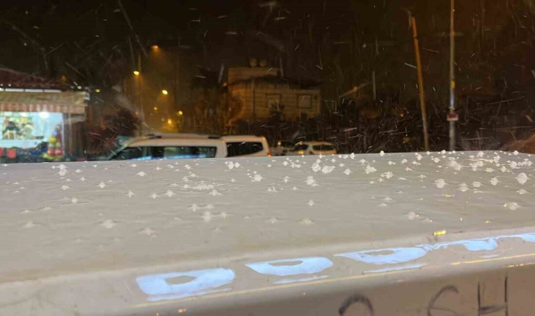 Hatay’da yağmur ile birlikte bazı bölgelerde dolu yağışı etkili oldu.