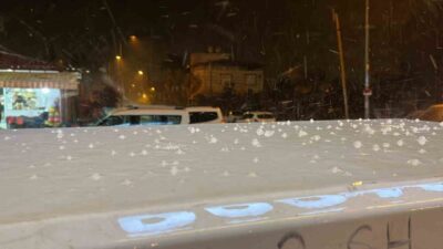 Hatay’da yağmur ile birlikte bazı bölgelerde dolu yağışı etkili oldu.