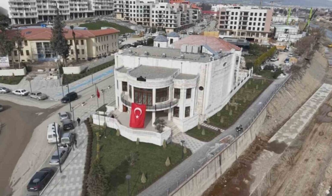 Hatay’da asrın felaketinde yerle bir olan tarihi meclis binası, Hatay
