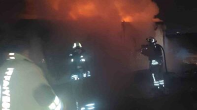 Hatay’da alevlere teslim olan konteyner kullanılmaz hale geldi. Yangın, Antakya