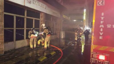 Hatay’da akaryakıt istasyonunun yanındaki müstakil binada yangın çıktı. Yangın, itfaiye