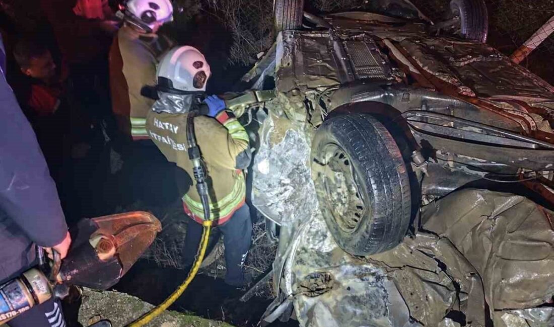 Hatay’da iki otomobilin çarpışmasıyla yaşanan trafik kazasında 2 kişi hayatını