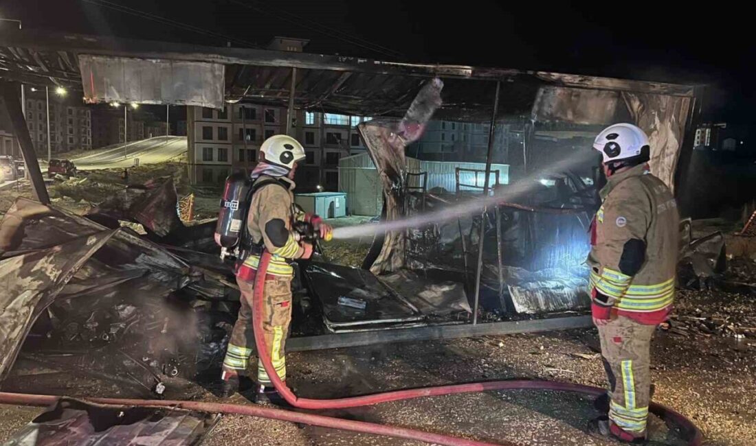 Hatay’da alevlere teslim olarak yanan şantiye alanındaki konteyner kullanılmaz hale
