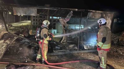 Hatay’da alevlere teslim olarak yanan şantiye alanındaki konteyner kullanılmaz hale