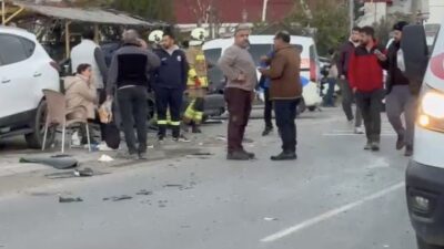 Hatay’ın Arsuz ilçesinde 5 aracın karıştığı zincirleme trafik kazasında 1’i