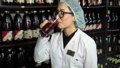 Adana’da havaların soğumasıyla birlikte doğal antioksidan içeren şalgam suyu satışlarında