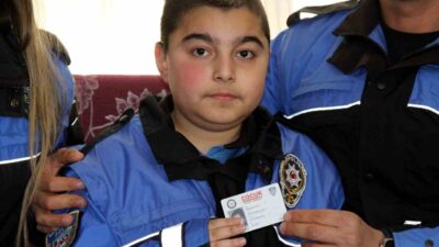 Adana’da bedensel yetersizliği nedeniyle evde eğitim gören 6. sınıf öğrencisi