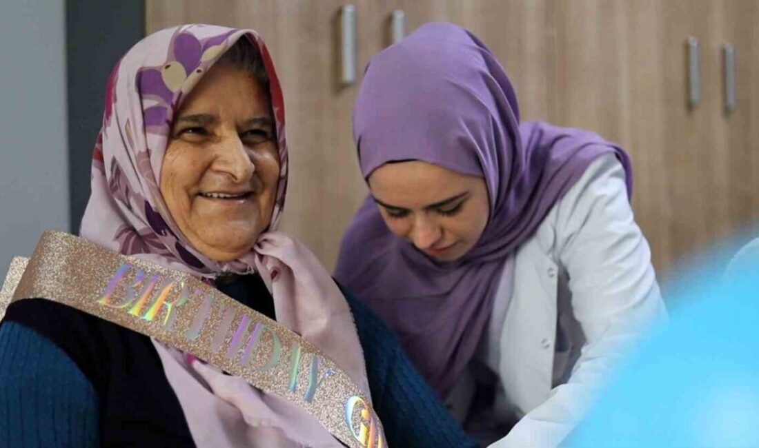 Kocaeli’de Alzheimer Yaşam Merkezi’nde hizmet alan Senem Murat’ın 77. yaş