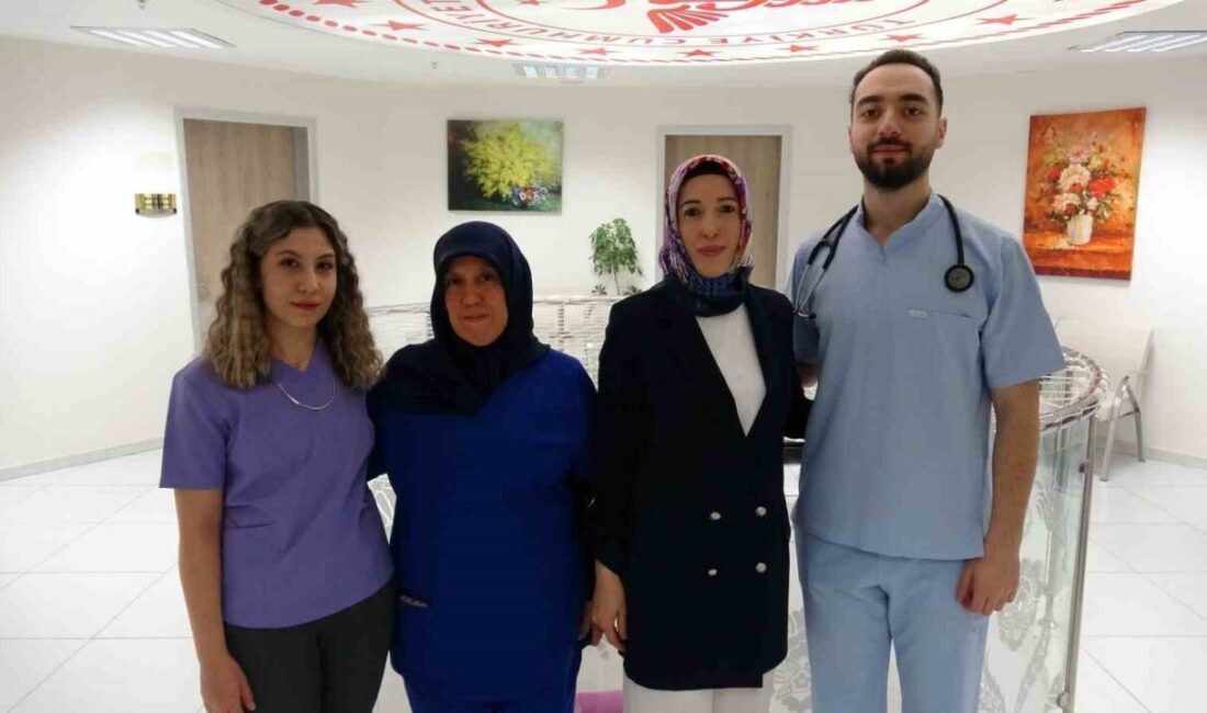 Malatya’nın Yeşilyurt ilçesinde görev yapan iki hemşire, doktor olan çocuklarıyla