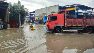 Adana’da bir imalathanede çalışan Baran Dudukanlı, her yağmurda iş yerinin
