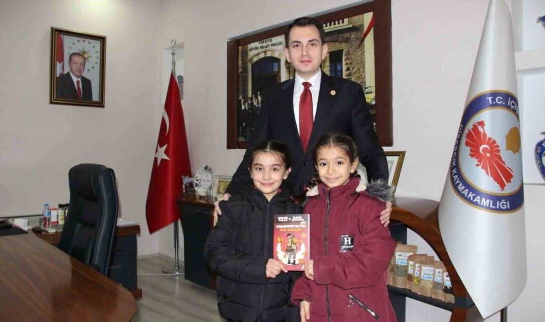 Kütahya’nın Hisarcık ilçesinde Cumhuriyet İlkokulu öğrencileri, Kaymakam Erkan Atam’ı makamında