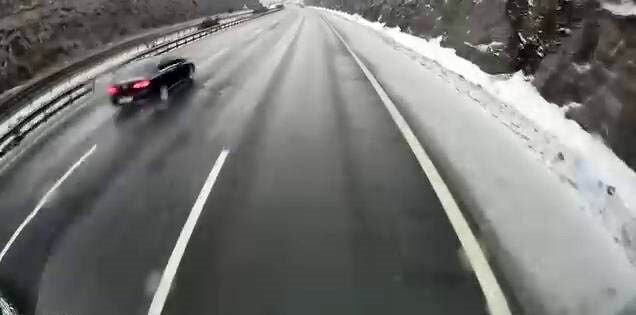 Diyarbakır’da gizli buzlanma oluşan yolda hız yapan sürücü, direksiyon hakimiyetini