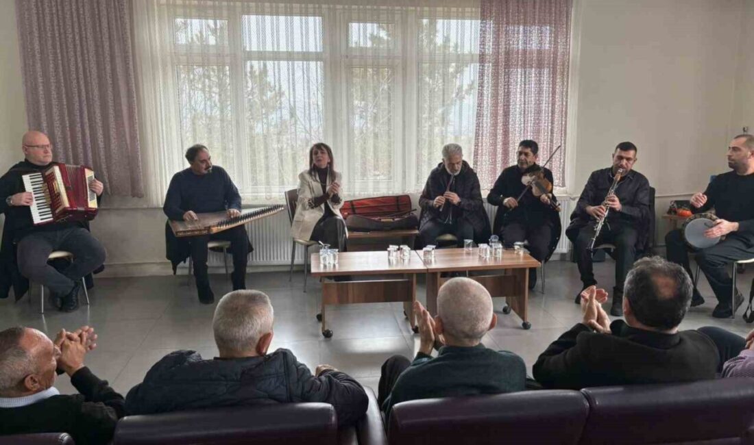 Eskişehir’de huzurevindeki yaşlılar, gerçekleştirilen konser ile keyifli vakit geçirdi. Eskişehir
