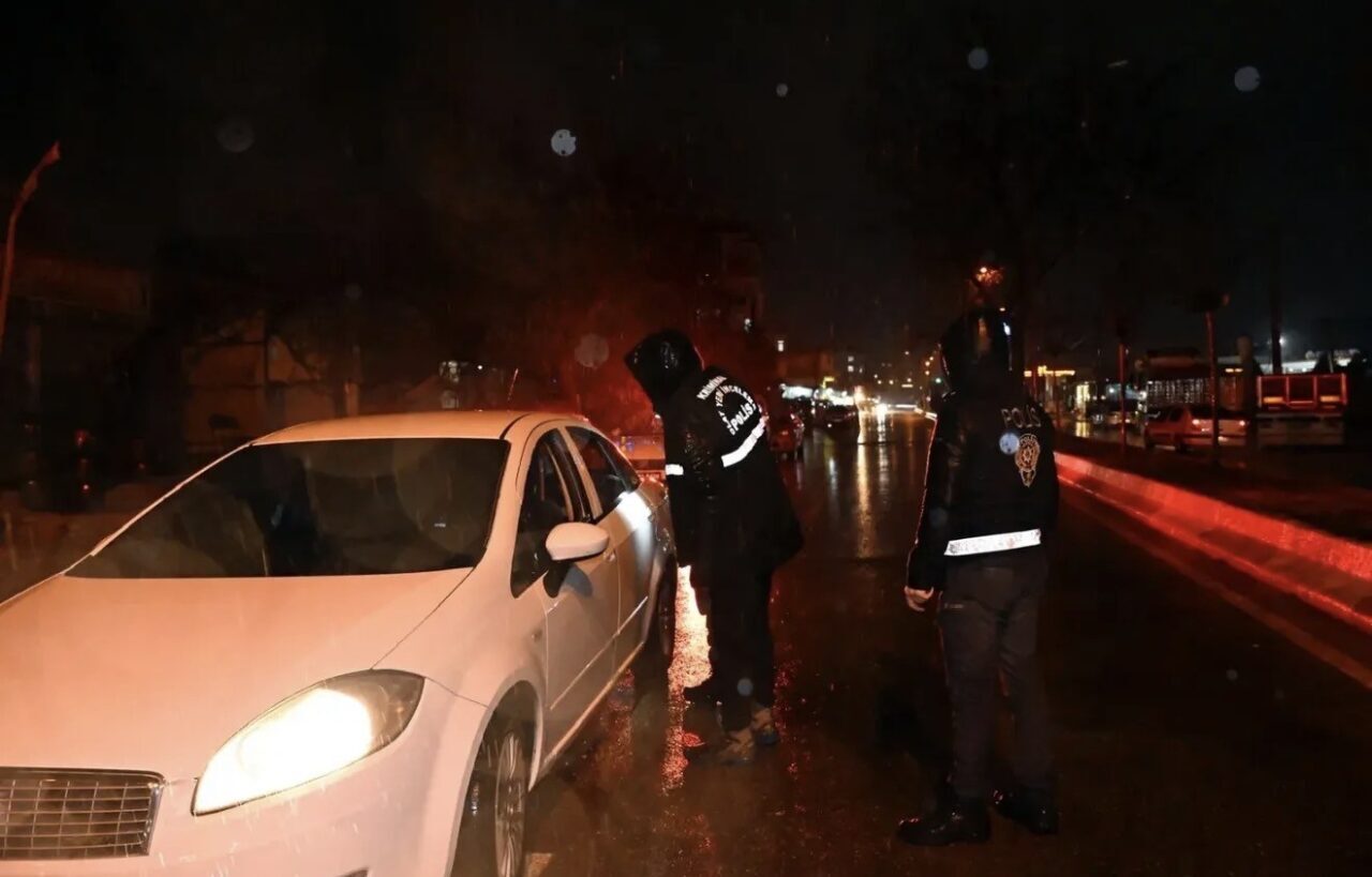 Adıyaman İl Emniyet Müdürlüğü ekiplerince ’huzurlu sokaklar’ uygulaması gerçekleştirildi. Adıyaman