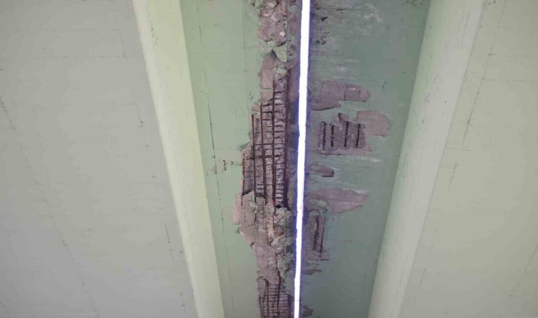 İstanbul Büyükşehir Belediyesi’ne (İBB) ait Balıkyolu Köprüsü, bakımsızlık nedeniyle hem