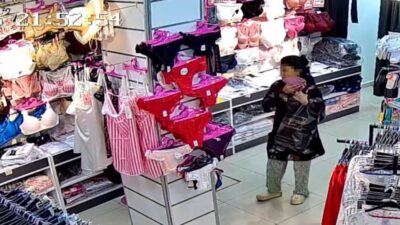 Edirne’de bir giyim mağazasına giren 3 genç kızın, iç çamaşırı