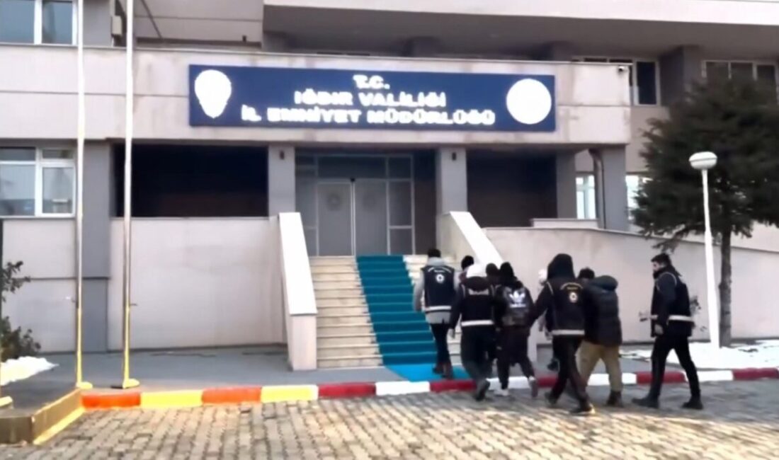 Iğdır Emniyet Müdürlüğü ekiplerince düzensiz göçle mücadele kapsamında yürütülen çalışmalar