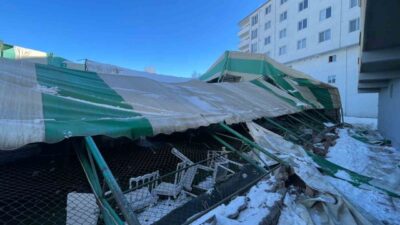 Iğdır’ın Tuzluca ilçesinde düğün salonu olarak kullanılan halı saha, günlerdir