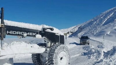 Iğdır’da yoğun kar yağışı ve tipi nedeniyle kapanan 21 köy