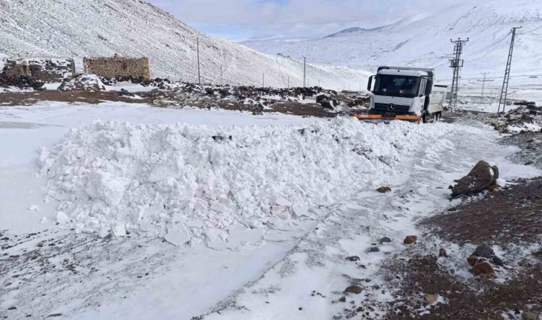 Iğdır’da kardan kapanan köy yollarının açılması için ekipler aralıksız çalışmalarını