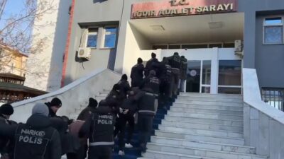 Iğdır’da “torbacı” olarak adlandırılan sokak satıcılarına yönelik düzenlenen uyuşturucu operasyonunda