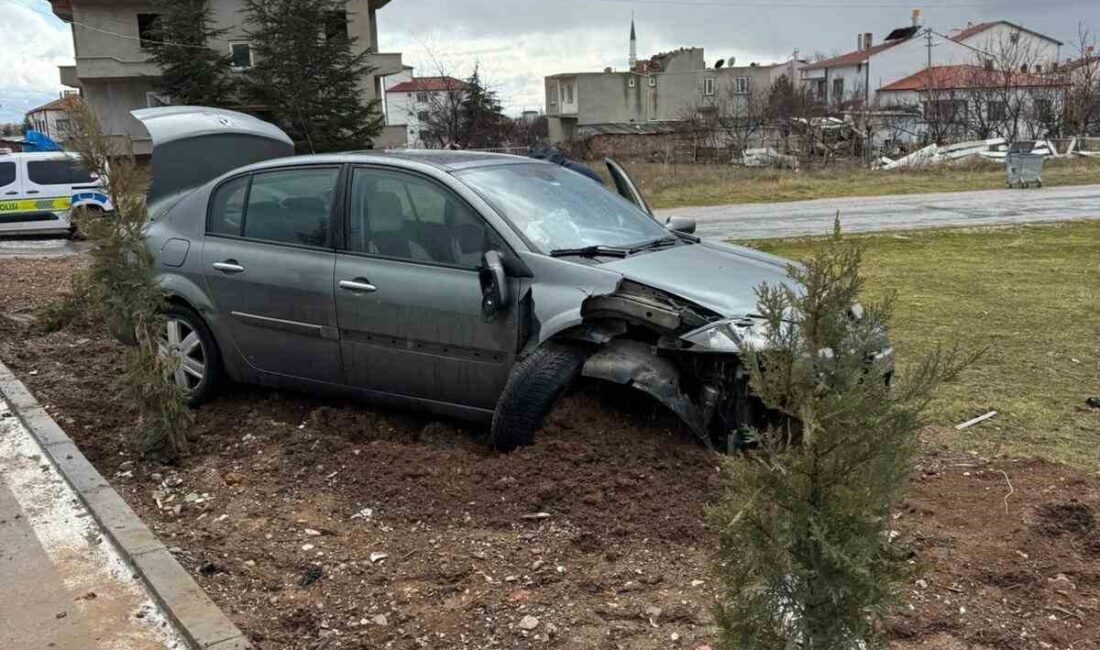 Afyonkarahisar’da iki otomobilin çarpışması sonucu yaşanan ve araçlardan birisinin savrularak