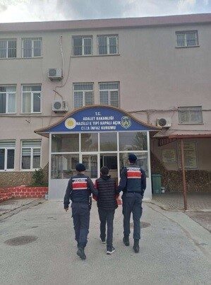 Aydın’ın Nazilli ilçesinde iki ayrı suçtan aranan şahıs, jandarma ekiplerince