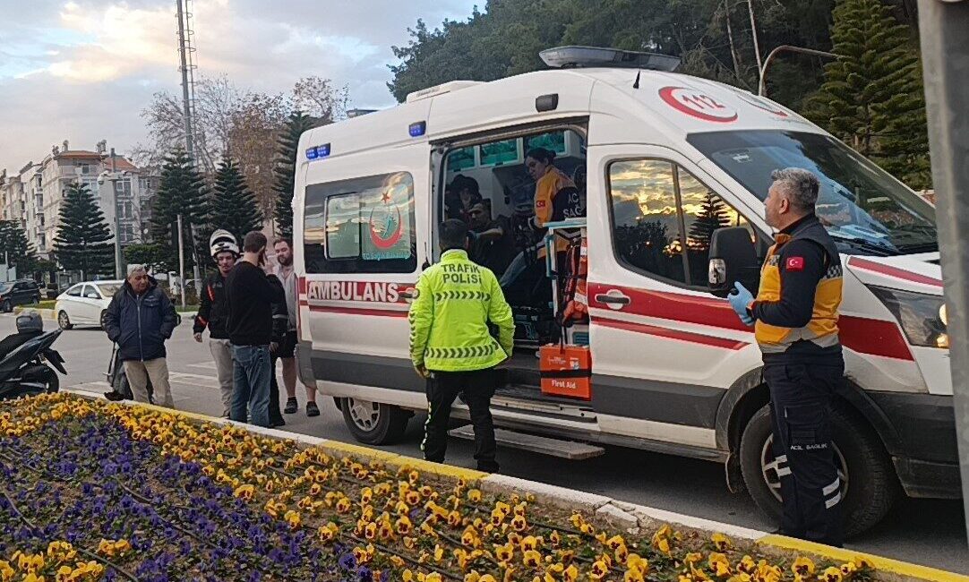 Antalya’nın Manavgat ilçesinde iki motosikletin çarpışması sonucu meydana gelen kazada