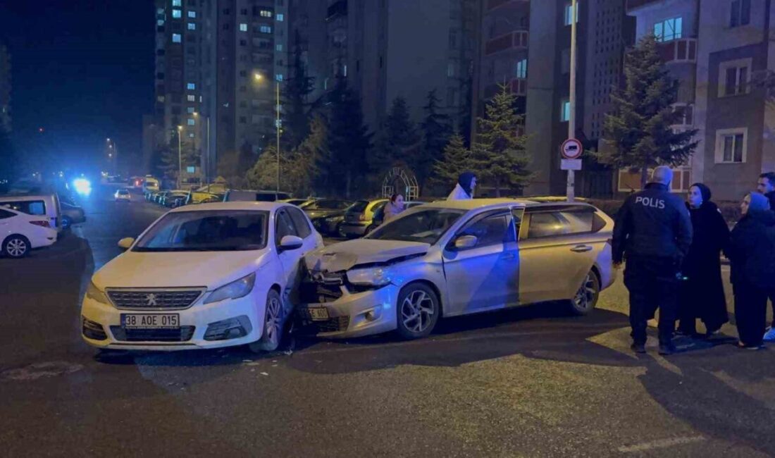Kayseri’nin Melikgazi ilçesinde iki otomobilin çarpıştığı trafik kazasında 1 kişi
