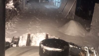 Samsun’un İlkadım ilçesinde etkili olan kar yağışı sonrası belediye ekipleri,