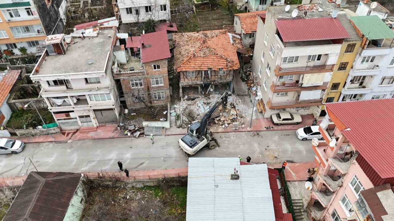 Mahallelerde güvenlik ve çevre riski oluşturan, estetik görünümü bozan metruk