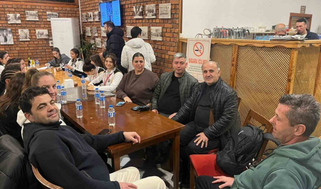 Burdur’da oynadıkları maçın ardından İzmir’e dönerken otobüs arızası ile yolda